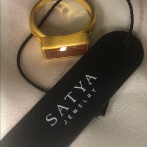 satya gold ring